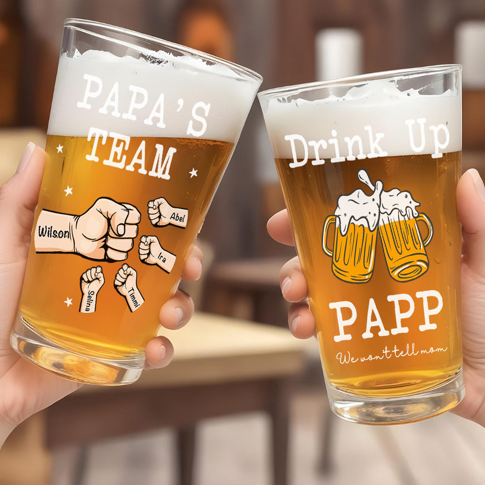 Personalisiertes Bierglas für Papa – „Drink Up Dad, We Won’t Tell Mom“