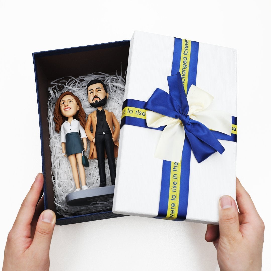 Couple on Honeymoon on the Beach – Personalisierte Bobbleheads mit Gravur