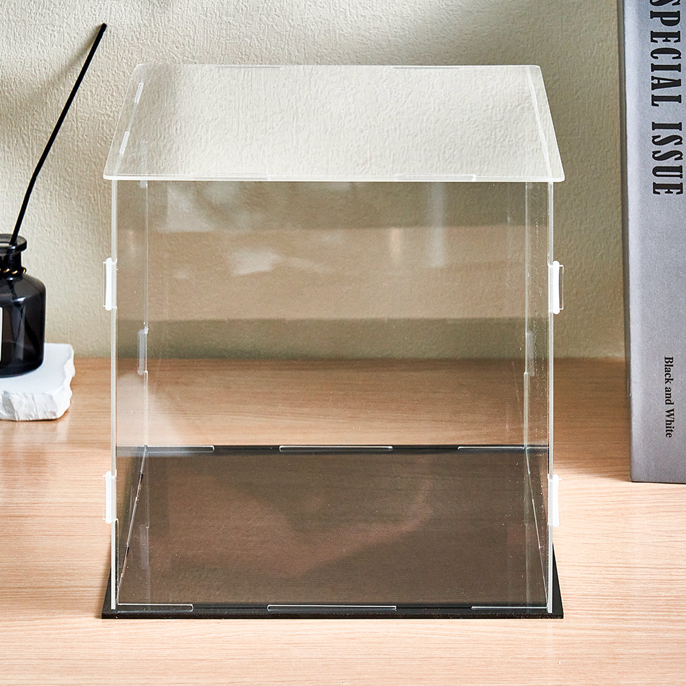 Staubdichte Acryl-Vitrine für 4 personalisierte Wackelkopf Figuren – 20 × 15 × 20 cm.