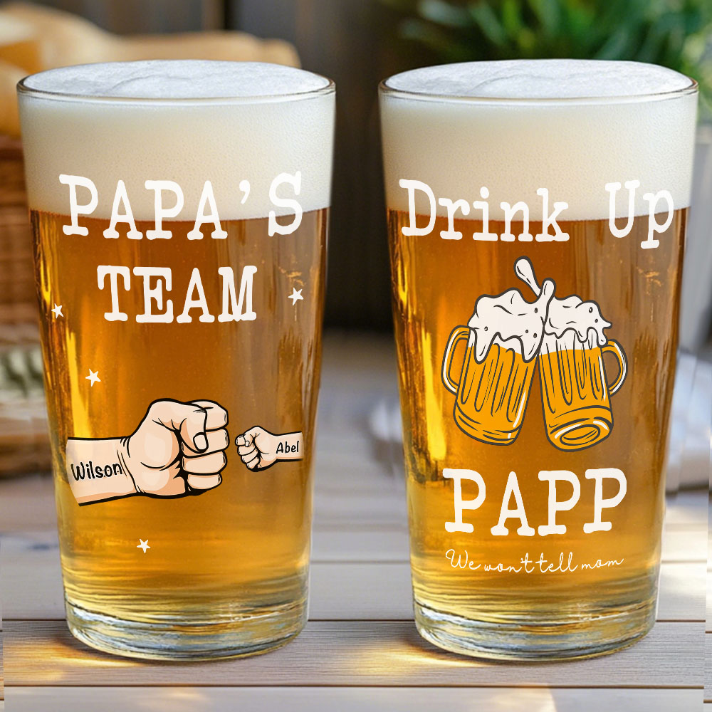 Personalisiertes Bierglas für Papa – „Drink Up Dad, We Won’t Tell Mom“
