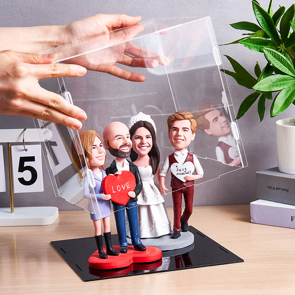 Staubdichte Acryl-Vitrine für 4 personalisierte Wackelkopf Figuren – 20 × 15 × 20 cm.