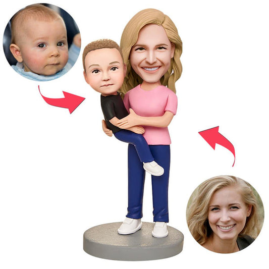 Mama hält ihr Baby – Personalisierte Bobblehead-Figur mit Gravur