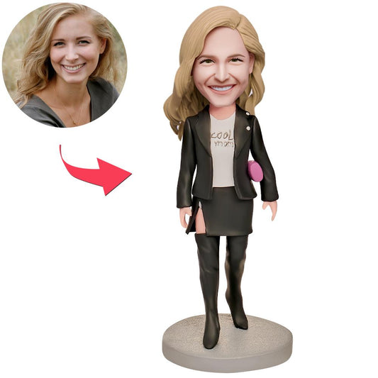 Super Coole Mama im schwarzen Anzug – Personalisierte Bobblehead-Figur mit Gravur