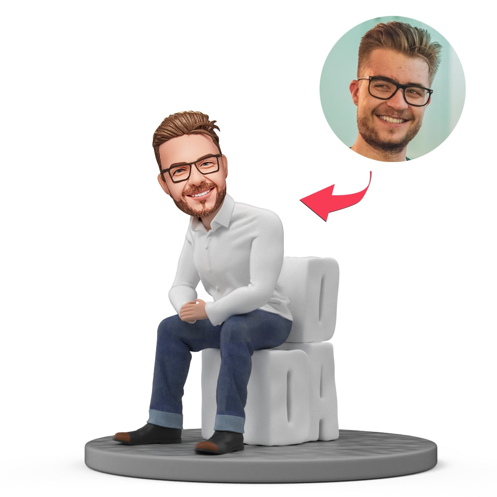 Sitzender Papa – Personalisierte Wackelkopffigur mit Gravur