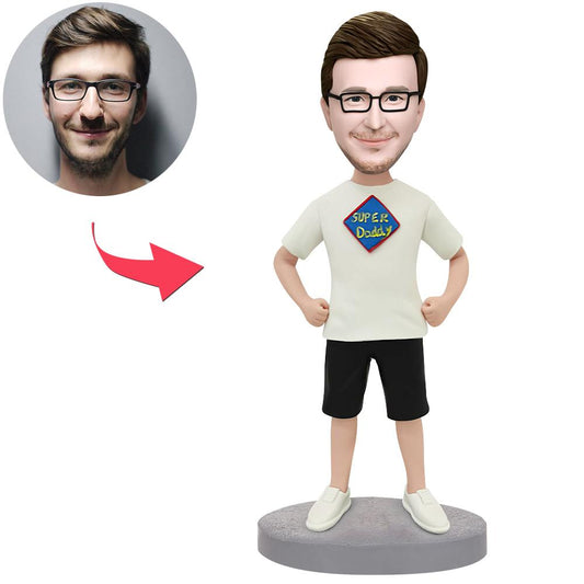 Super Daddy – Personalisierte Wackelkopffigur im T-Shirt mit Gravur