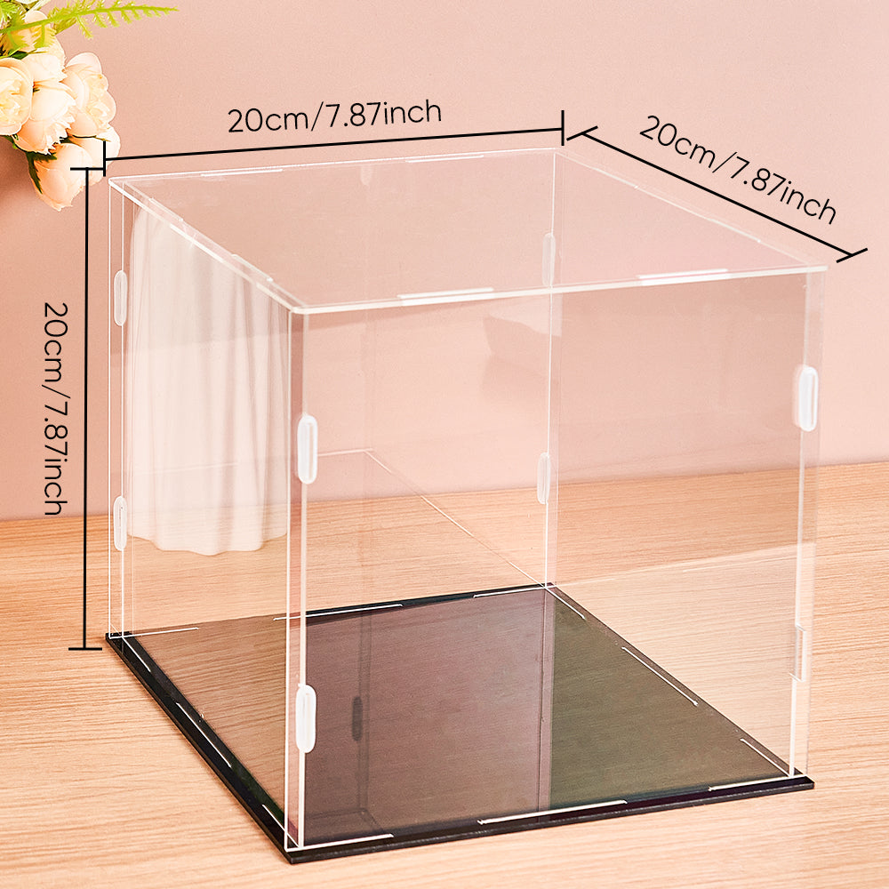 Staubdichte Acryl-Vitrine für 4 personalisierte Wackelkopf Figuren – 20 × 15 × 20 cm.