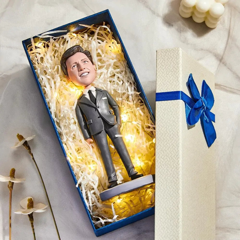 ForeverFig – Vollständig personalisierte Wackelkopf Figur – 100 % individuell mit Gravur - ForeverFig