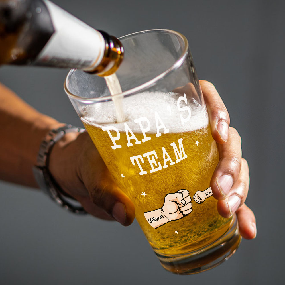 Personalisiertes Bierglas für Papa – „Drink Up Dad, We Won’t Tell Mom“