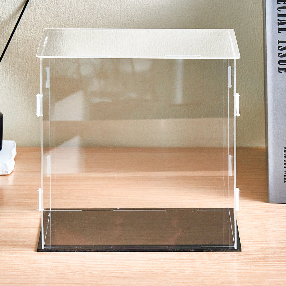 Staubdichte Acryl-Vitrine für 3 personalisierte Wackelkopf Figuren – 20 × 10 × 20 cm.