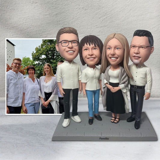 Vollständig personalisierbare Wackelkopf Figuren – 4 Personen – mit Wunschgravur.
