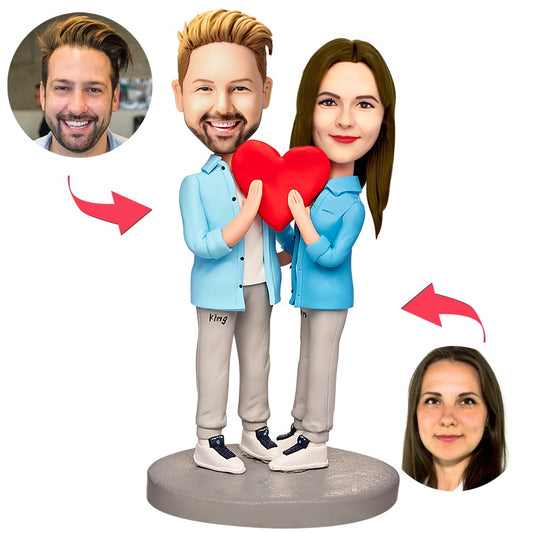 Personalisierte Partner-Wackekopf-Figuren im Herz-Outfit – mit Wunschgravur