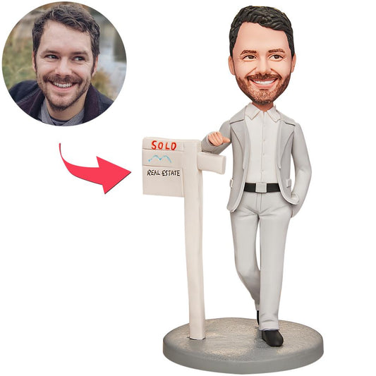 Personalisierte Wackelkopf Figur – Immobilienmakler oder -maklerin – mit Wunschgravur.