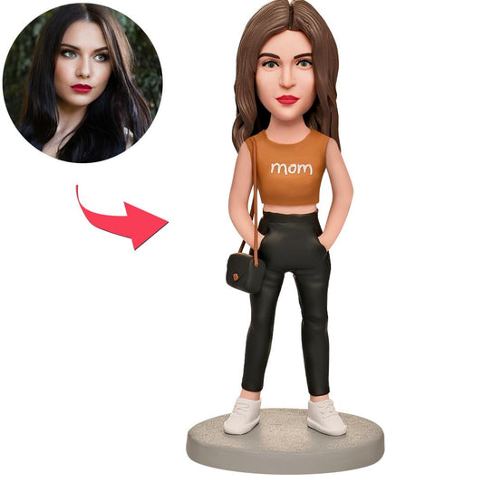 Mamá con bolso negro – Figura cabezona personalizada con grabado