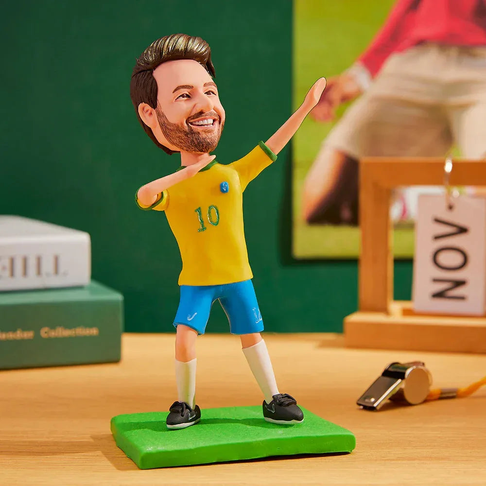 ForeverFig Personalisierte Wackelkopf-Figur Fußball – Brazil Edition mit Gravur - ForeverFig