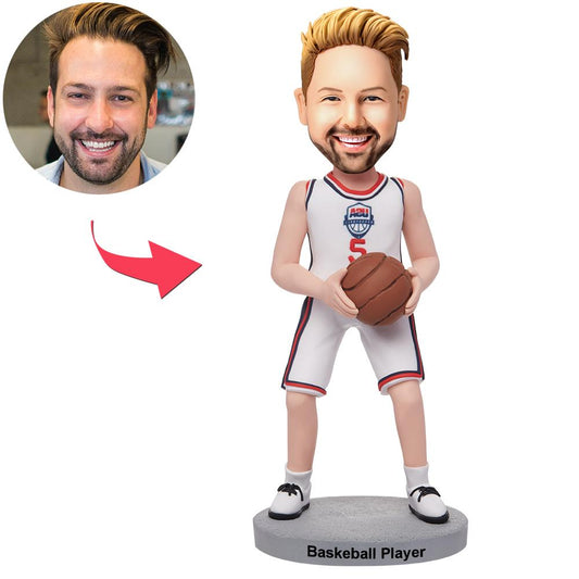 Personalisierter Wackelkopf – Basketballspieler im weißen Trikot – mit Wunschgravur.