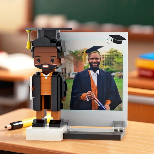 ForeverFig – Personalisierte Brick Figur als Abschlussgeschenk
