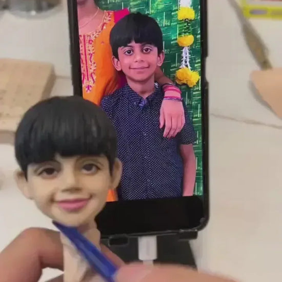 ForeverFig – Tanzende Mama mit Tochter als personalisierte Wackelkopf Figur mit Wunschgravur - ForeverFig
